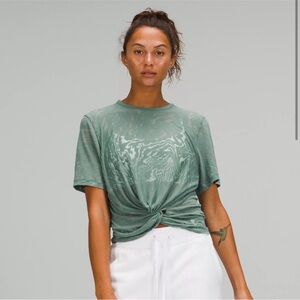 lululemon Cresent Tee Veil in Tidewater Teal